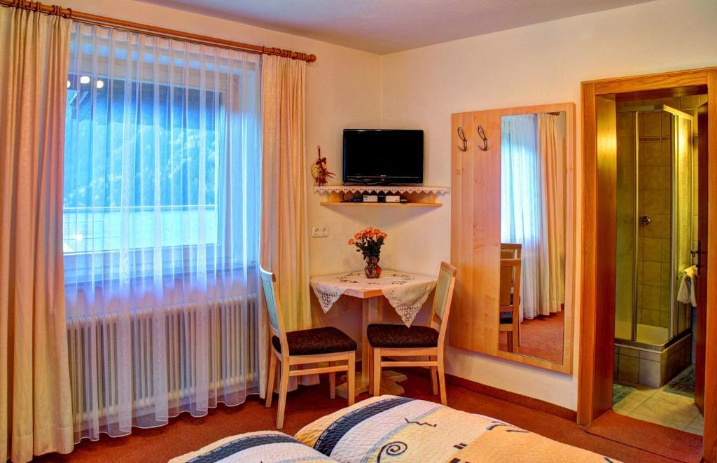 Gaestehaus Resi Йерценс Стая снимка
