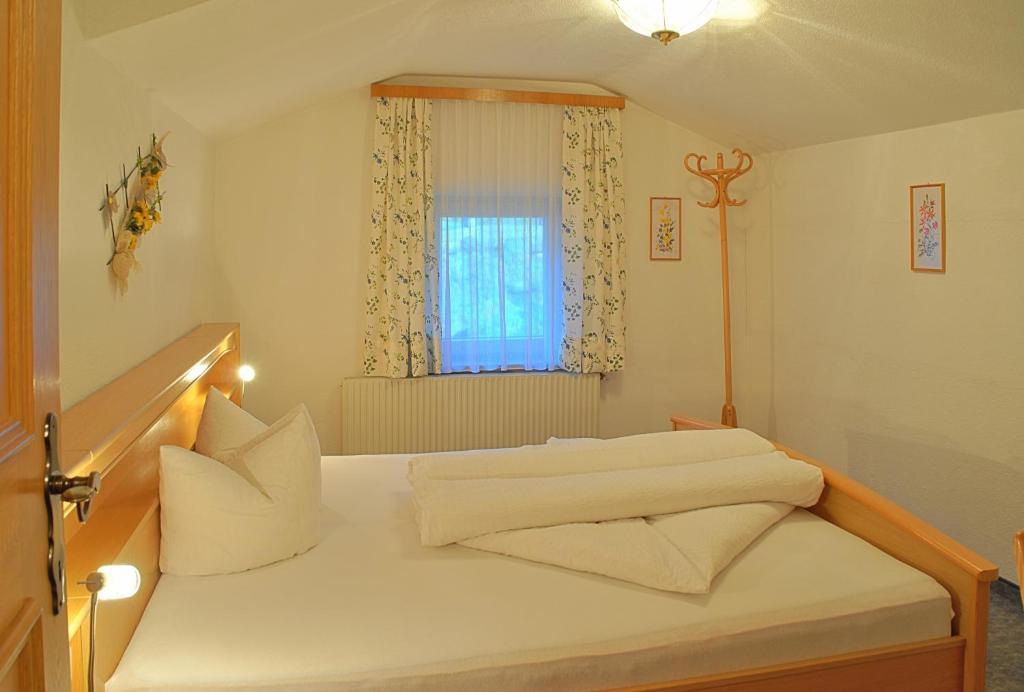 Gaestehaus Resi Йерценс Стая снимка